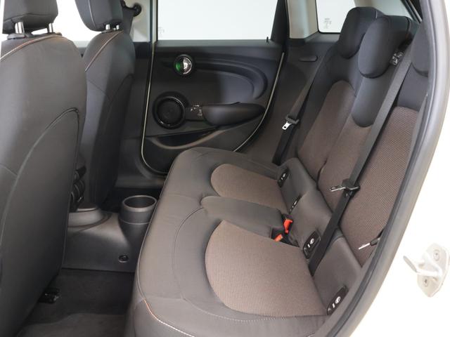 MINI クーパーD 認定中古車 2年保証 15インチAW 純正HDDナビゲーション リヤカメラ 前後センサー LEDヘッドライト 衝突警告 USB コンフォートアクセス ブラックリーフ&ミラーキャップ(15枚目)