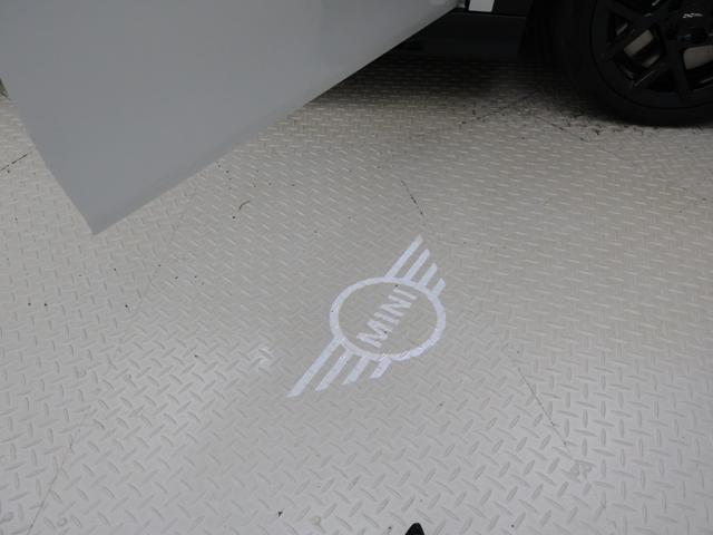 MINI クーパーS ジョン・クーパー・ワークス・トリム 認定中古車 2年保証 JCWトリム 17インチAW パドルシフト ヘッドアップディスプレイ Harman/Kardon アクティブクルーズコントロール 全周囲カメラ アダプティブLED 衝突軽減(43枚目)