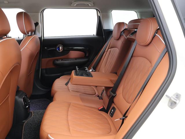 MINI クーパーSD クラブマン 認定中古車 2年保証 チェスターレザー フロント電動シート 17インチAW ヘッドアップディスプレイ アクティブクルーズコントロール リヤカメラ 前後センサー LEDヘッドライト 衝突軽減 車線逸脱(15枚目)