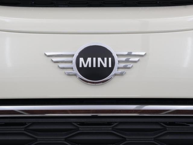 MINI クーパーSD クラブマン 認定中古車 2年保証 チェスターレザー フロント電動シート 17インチAW ヘッドアップディスプレイ アクティブクルーズコントロール リヤカメラ 前後センサー LEDヘッドライト 衝突軽減 車線逸脱(22枚目)