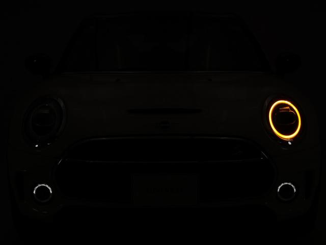 MINI クーパーSD クラブマン 認定中古車 2年保証 チェスターレザー フロント電動シート 17インチAW ヘッドアップディスプレイ アクティブクルーズコントロール リヤカメラ 前後センサー LEDヘッドライト 衝突軽減 車線逸脱(23枚目)