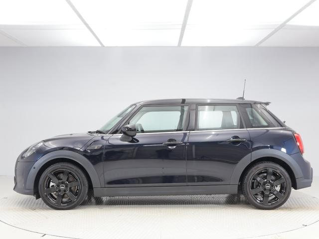 MINI クーパーS クラシック・トリム 認定中古車 2年保証 17インチAW クルーズコントロール ナビ非装着車 リヤカメラ 前後センサー LEDヘッドライト 衝突軽減 車線逸脱 USB コンフォートアクセス フロントシートヒーター(7枚目)