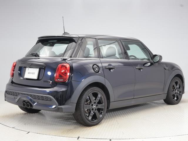 MINI クーパーS クラシック・トリム 認定中古車 2年保証 17インチAW クルーズコントロール ナビ非装着車 リヤカメラ 前後センサー LEDヘッドライト 衝突軽減 車線逸脱 USB コンフォートアクセス フロントシートヒーター(9枚目)