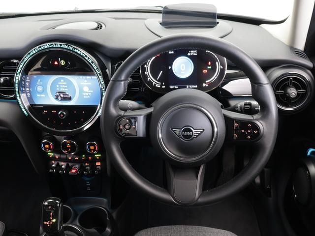 MINI クーパーS クラシック・トリム 認定中古車 2年保証 17インチAW クルーズコントロール ナビ非装着車 リヤカメラ 前後センサー LEDヘッドライト 衝突軽減 車線逸脱 USB コンフォートアクセス フロントシートヒーター(11枚目)