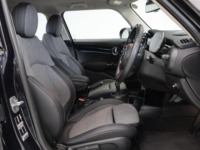 MINI クーパーS クラシック・トリム 認定中古車 2年保証 17インチAW クルーズコントロール ナビ非装着車 リヤカメラ 前後センサー LEDヘッドライト 衝突軽減 車線逸脱 USB コンフォートアクセス フロントシートヒーター(12枚目)