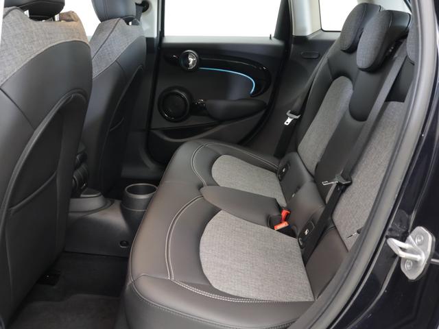 MINI クーパーS クラシック・トリム 認定中古車 2年保証 17インチAW クルーズコントロール ナビ非装着車 リヤカメラ 前後センサー LEDヘッドライト 衝突軽減 車線逸脱 USB コンフォートアクセス フロントシートヒーター(15枚目)