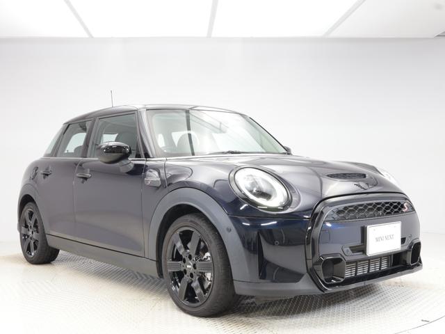 MINI クーパーS クラシック・トリム 認定中古車 2年保証 17インチAW クルーズコントロール ナビ非装着車 リヤカメラ 前後センサー LEDヘッドライト 衝突軽減 車線逸脱 USB コンフォートアクセス フロントシートヒーター(18枚目)