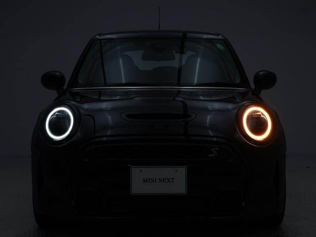 MINI クーパーS クラシック・トリム 認定中古車 2年保証 17インチAW クルーズコントロール ナビ非装着車 リヤカメラ 前後センサー LEDヘッドライト 衝突軽減 車線逸脱 USB コンフォートアクセス フロントシートヒーター(22枚目)