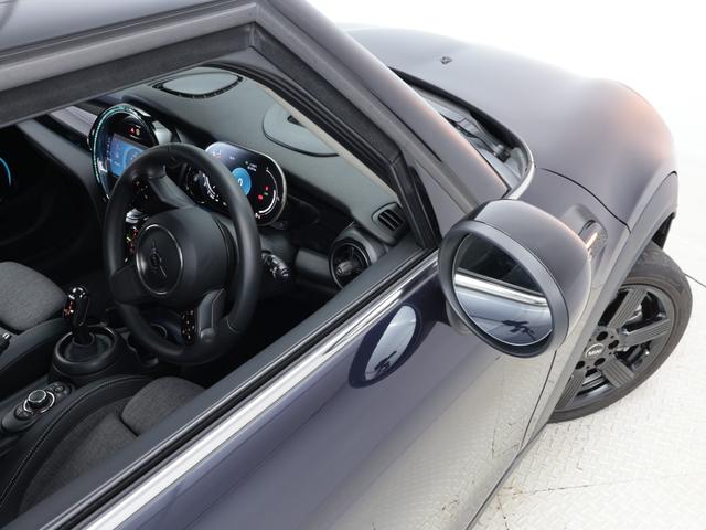 MINI クーパーS クラシック・トリム 認定中古車 2年保証 17インチAW クルーズコントロール ナビ非装着車 リヤカメラ 前後センサー LEDヘッドライト 衝突軽減 車線逸脱 USB コンフォートアクセス フロントシートヒーター(27枚目)