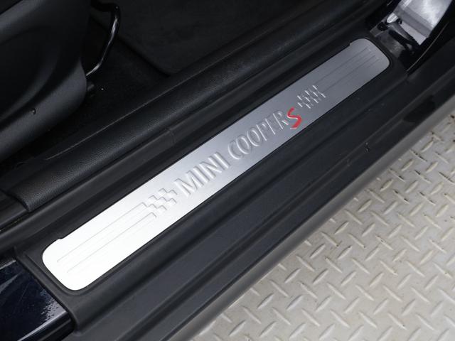 MINI クーパーS クラシック・トリム 認定中古車 2年保証 17インチAW クルーズコントロール ナビ非装着車 リヤカメラ 前後センサー LEDヘッドライト 衝突軽減 車線逸脱 USB コンフォートアクセス フロントシートヒーター(39枚目)