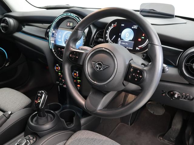 MINI クーパーS クラシック・トリム 認定中古車 2年保証 17インチAW クルーズコントロール ナビ非装着車 リヤカメラ 前後センサー LEDヘッドライト 衝突軽減 車線逸脱 USB コンフォートアクセス フロントシートヒーター(40枚目)