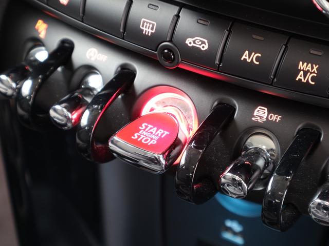 MINI クーパーS クラシック・トリム 認定中古車 2年保証 17インチAW クルーズコントロール ナビ非装着車 リヤカメラ 前後センサー LEDヘッドライト 衝突軽減 車線逸脱 USB コンフォートアクセス フロントシートヒーター(41枚目)