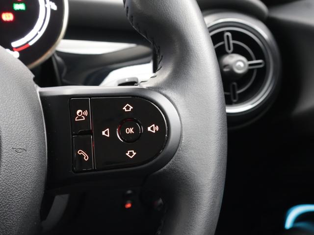 MINI クーパーS クラシック・トリム 認定中古車 2年保証 17インチAW クルーズコントロール ナビ非装着車 リヤカメラ 前後センサー LEDヘッドライト 衝突軽減 車線逸脱 USB コンフォートアクセス フロントシートヒーター(44枚目)