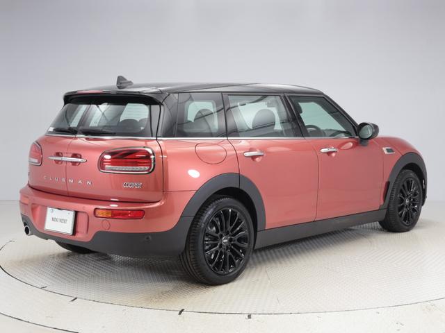 ＭＩＮＩ クーパー　クラブマン　クラシック・トリム　認定中古車　２年保証　スポーツシート　１７インチＡＷ　クルーズコントロール　リヤカメラ　前後センサー　ＬＥＤ　衝突警告　車線逸脱　フロントシートヒーター　コンフォートアクセス　純正ＨＤＤナビゲーション（9枚目）