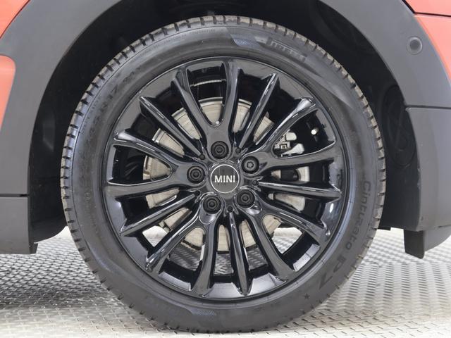 ＭＩＮＩ クーパー　クラブマン　クラシック・トリム　認定中古車　２年保証　スポーツシート　１７インチＡＷ　クルーズコントロール　リヤカメラ　前後センサー　ＬＥＤ　衝突警告　車線逸脱　フロントシートヒーター　コンフォートアクセス　純正ＨＤＤナビゲーション（10枚目）