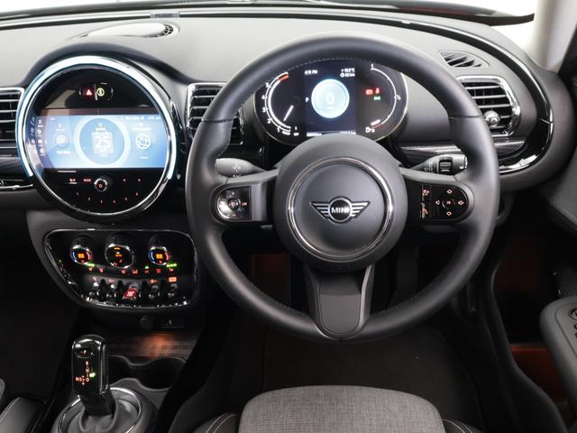 ＭＩＮＩ クーパー　クラブマン　クラシック・トリム　認定中古車　２年保証　スポーツシート　１７インチＡＷ　クルーズコントロール　リヤカメラ　前後センサー　ＬＥＤ　衝突警告　車線逸脱　フロントシートヒーター　コンフォートアクセス　純正ＨＤＤナビゲーション（11枚目）