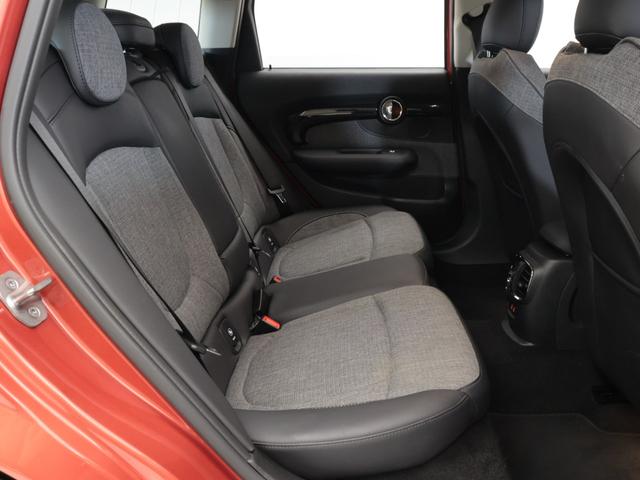 ＭＩＮＩ クーパー　クラブマン　クラシック・トリム　認定中古車　２年保証　スポーツシート　１７インチＡＷ　クルーズコントロール　リヤカメラ　前後センサー　ＬＥＤ　衝突警告　車線逸脱　フロントシートヒーター　コンフォートアクセス　純正ＨＤＤナビゲーション（14枚目）