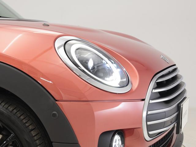 ＭＩＮＩ クーパー　クラブマン　クラシック・トリム　認定中古車　２年保証　スポーツシート　１７インチＡＷ　クルーズコントロール　リヤカメラ　前後センサー　ＬＥＤ　衝突警告　車線逸脱　フロントシートヒーター　コンフォートアクセス　純正ＨＤＤナビゲーション（22枚目）