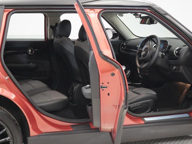 ＭＩＮＩ クーパー　クラブマン　クラシック・トリム　認定中古車　２年保証　スポーツシート　１７インチＡＷ　クルーズコントロール　リヤカメラ　前後センサー　ＬＥＤ　衝突警告　車線逸脱　フロントシートヒーター　コンフォートアクセス　純正ＨＤＤナビゲーション（41枚目）