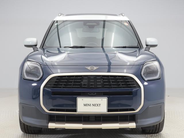 ＭＩＮＩ カントリーマンＤ　フェイバリット・トリム　認定中古車　２年保証　フェイバードトリム　パノラマサンルーフ　１９インチＡＷ　アクティブクルーズコントロール　Ｈａｒｍａｎ／Ｋａｒｄｏｎ　ヘッドアップディスプレイ　全周囲カメラ　衝突軽減　車線逸脱（3枚目）