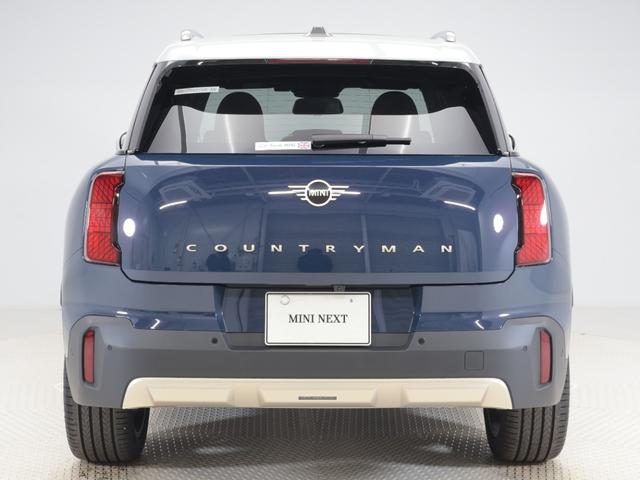 ＭＩＮＩ カントリーマンＤ　フェイバリット・トリム　認定中古車　２年保証　フェイバードトリム　パノラマサンルーフ　１９インチＡＷ　アクティブクルーズコントロール　Ｈａｒｍａｎ／Ｋａｒｄｏｎ　ヘッドアップディスプレイ　全周囲カメラ　衝突軽減　車線逸脱（8枚目）