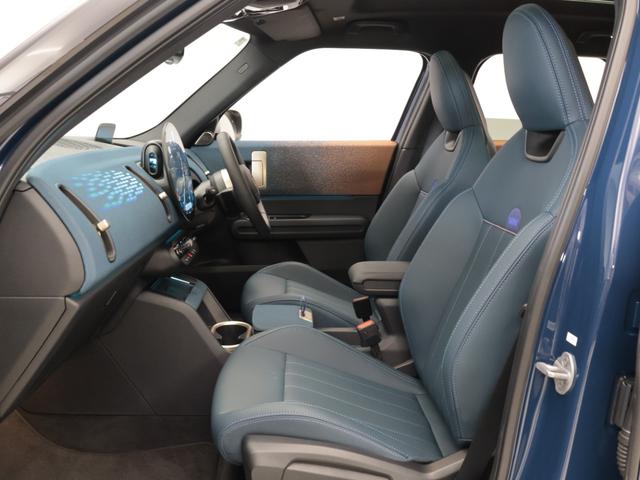 ＭＩＮＩ カントリーマンＤ　フェイバリット・トリム　認定中古車　２年保証　フェイバードトリム　パノラマサンルーフ　１９インチＡＷ　アクティブクルーズコントロール　Ｈａｒｍａｎ／Ｋａｒｄｏｎ　ヘッドアップディスプレイ　全周囲カメラ　衝突軽減　車線逸脱（13枚目）