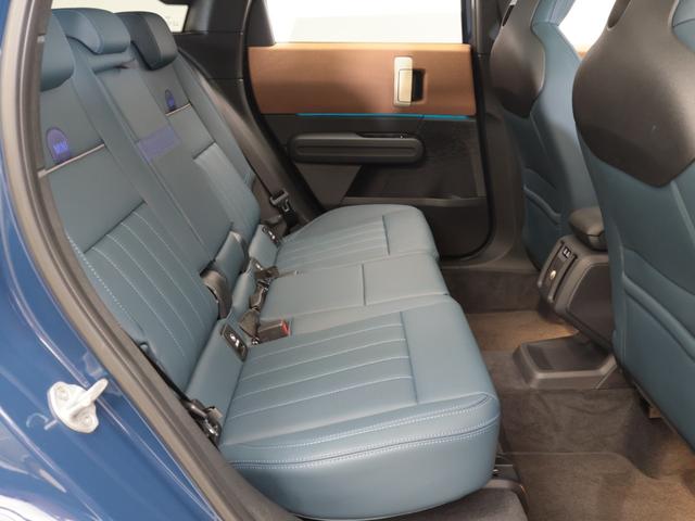 ＭＩＮＩ カントリーマンＤ　フェイバリット・トリム　認定中古車　２年保証　フェイバードトリム　パノラマサンルーフ　１９インチＡＷ　アクティブクルーズコントロール　Ｈａｒｍａｎ／Ｋａｒｄｏｎ　ヘッドアップディスプレイ　全周囲カメラ　衝突軽減　車線逸脱（14枚目）