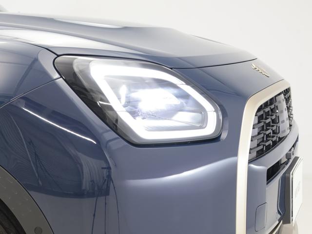ＭＩＮＩ カントリーマンＤ　フェイバリット・トリム　認定中古車　２年保証　フェイバードトリム　パノラマサンルーフ　１９インチＡＷ　アクティブクルーズコントロール　Ｈａｒｍａｎ／Ｋａｒｄｏｎ　ヘッドアップディスプレイ　全周囲カメラ　衝突軽減　車線逸脱（22枚目）