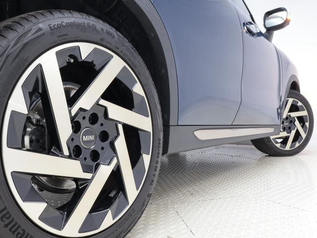 ＭＩＮＩ カントリーマンＤ　フェイバリット・トリム　認定中古車　２年保証　フェイバードトリム　パノラマサンルーフ　１９インチＡＷ　アクティブクルーズコントロール　Ｈａｒｍａｎ／Ｋａｒｄｏｎ　ヘッドアップディスプレイ　全周囲カメラ　衝突軽減　車線逸脱（30枚目）