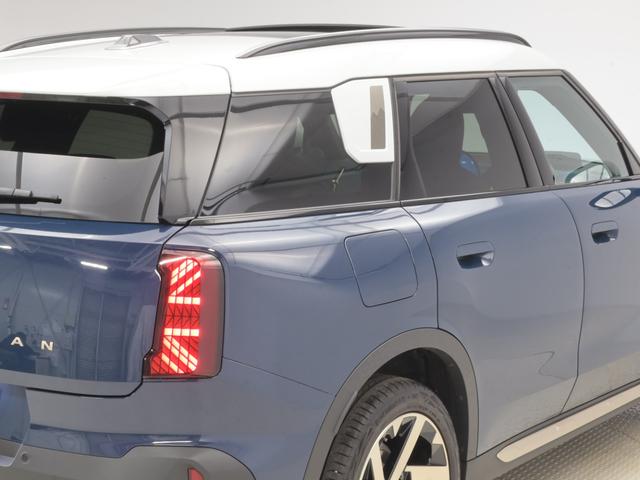 ＭＩＮＩ カントリーマンＤ　フェイバリット・トリム　認定中古車　２年保証　フェイバードトリム　パノラマサンルーフ　１９インチＡＷ　アクティブクルーズコントロール　Ｈａｒｍａｎ／Ｋａｒｄｏｎ　ヘッドアップディスプレイ　全周囲カメラ　衝突軽減　車線逸脱（31枚目）