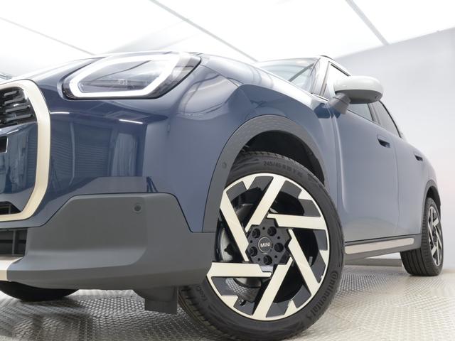 ＭＩＮＩ カントリーマンＤ　フェイバリット・トリム　認定中古車　２年保証　フェイバードトリム　パノラマサンルーフ　１９インチＡＷ　アクティブクルーズコントロール　Ｈａｒｍａｎ／Ｋａｒｄｏｎ　ヘッドアップディスプレイ　全周囲カメラ　衝突軽減　車線逸脱（33枚目）