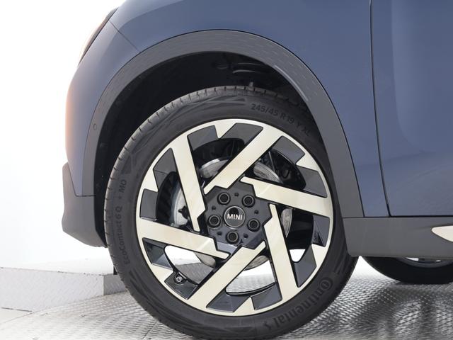 ＭＩＮＩ カントリーマンＤ　フェイバリット・トリム　認定中古車　２年保証　フェイバードトリム　パノラマサンルーフ　１９インチＡＷ　アクティブクルーズコントロール　Ｈａｒｍａｎ／Ｋａｒｄｏｎ　ヘッドアップディスプレイ　全周囲カメラ　衝突軽減　車線逸脱（34枚目）