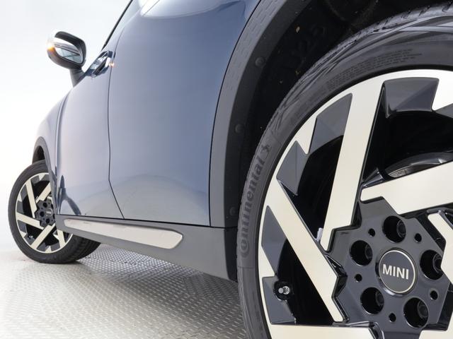 ＭＩＮＩ カントリーマンＤ　フェイバリット・トリム　認定中古車　２年保証　フェイバードトリム　パノラマサンルーフ　１９インチＡＷ　アクティブクルーズコントロール　Ｈａｒｍａｎ／Ｋａｒｄｏｎ　ヘッドアップディスプレイ　全周囲カメラ　衝突軽減　車線逸脱（36枚目）