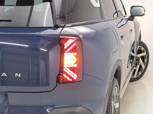 ＭＩＮＩ カントリーマンＤ　フェイバリット・トリム　認定中古車　２年保証　フェイバードトリム　パノラマサンルーフ　１９インチＡＷ　アクティブクルーズコントロール　Ｈａｒｍａｎ／Ｋａｒｄｏｎ　ヘッドアップディスプレイ　全周囲カメラ　衝突軽減　車線逸脱（39枚目）