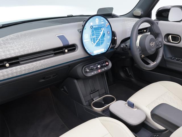 ＭＩＮＩ クーパーＣ　コンバーチブル　フェイバリット・トリム　認定中古車　２年保証　フェイバードトリム　ベージュ内装　１７インチＡＷ　アクティブクルーズコントロール　全周囲カメラ　前後センサー　アダプティブＬＥＤ　衝突軽減　車線逸脱　ステアリングヒーター（4枚目）