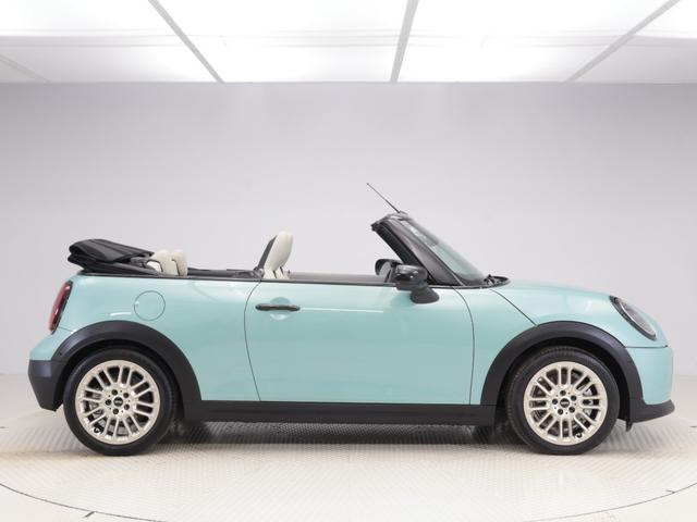 ＭＩＮＩ クーパーＣ　コンバーチブル　フェイバリット・トリム　認定中古車　２年保証　フェイバードトリム　ベージュ内装　１７インチＡＷ　アクティブクルーズコントロール　全周囲カメラ　前後センサー　アダプティブＬＥＤ　衝突軽減　車線逸脱　ステアリングヒーター（6枚目）