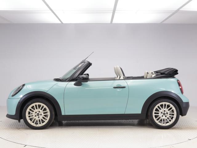 ＭＩＮＩ クーパーＣ　コンバーチブル　フェイバリット・トリム　認定中古車　２年保証　フェイバードトリム　ベージュ内装　１７インチＡＷ　アクティブクルーズコントロール　全周囲カメラ　前後センサー　アダプティブＬＥＤ　衝突軽減　車線逸脱　ステアリングヒーター（7枚目）