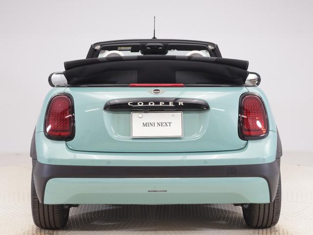 ＭＩＮＩ クーパーＣ　コンバーチブル　フェイバリット・トリム　認定中古車　２年保証　フェイバードトリム　ベージュ内装　１７インチＡＷ　アクティブクルーズコントロール　全周囲カメラ　前後センサー　アダプティブＬＥＤ　衝突軽減　車線逸脱　ステアリングヒーター（8枚目）