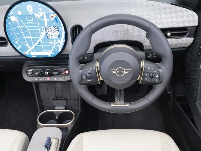 ＭＩＮＩ クーパーＣ　コンバーチブル　フェイバリット・トリム　認定中古車　２年保証　フェイバードトリム　ベージュ内装　１７インチＡＷ　アクティブクルーズコントロール　全周囲カメラ　前後センサー　アダプティブＬＥＤ　衝突軽減　車線逸脱　ステアリングヒーター（11枚目）