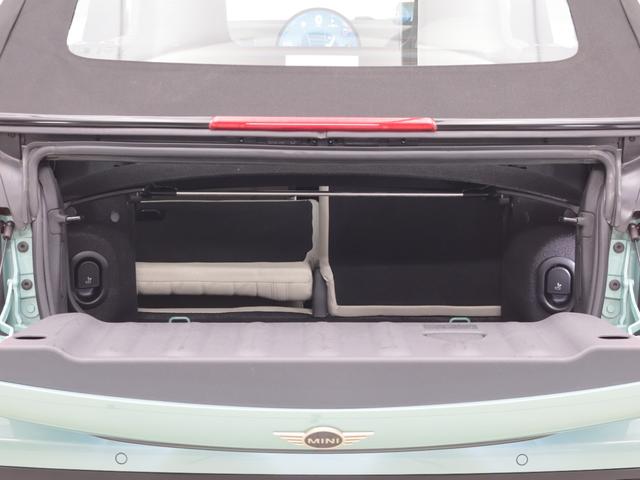 ＭＩＮＩ クーパーＣ　コンバーチブル　フェイバリット・トリム　認定中古車　２年保証　フェイバードトリム　ベージュ内装　１７インチＡＷ　アクティブクルーズコントロール　全周囲カメラ　前後センサー　アダプティブＬＥＤ　衝突軽減　車線逸脱　ステアリングヒーター（17枚目）