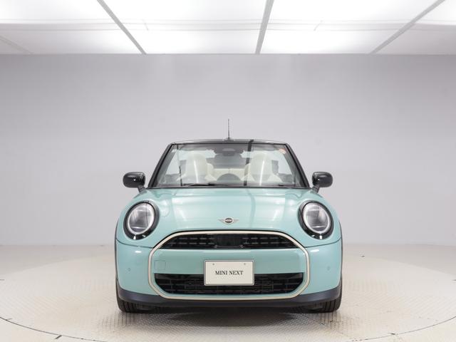 ＭＩＮＩ クーパーＣ　コンバーチブル　フェイバリット・トリム　認定中古車　２年保証　フェイバードトリム　ベージュ内装　１７インチＡＷ　アクティブクルーズコントロール　全周囲カメラ　前後センサー　アダプティブＬＥＤ　衝突軽減　車線逸脱　ステアリングヒーター（22枚目）