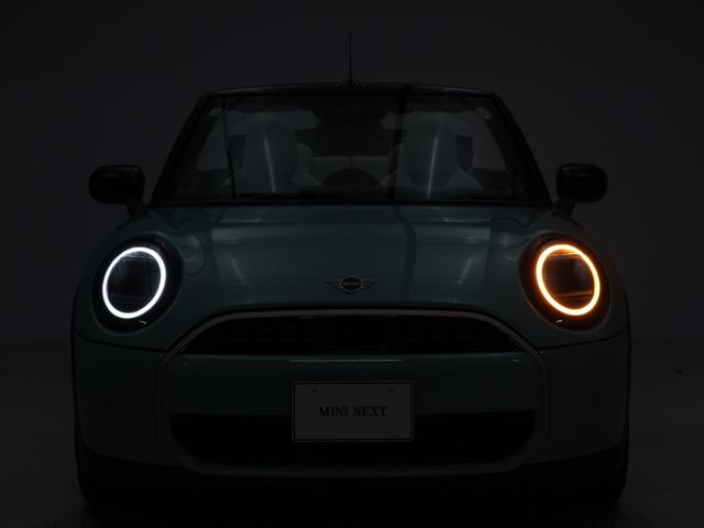 ＭＩＮＩ クーパーＣ　コンバーチブル　フェイバリット・トリム　認定中古車　２年保証　フェイバードトリム　ベージュ内装　１７インチＡＷ　アクティブクルーズコントロール　全周囲カメラ　前後センサー　アダプティブＬＥＤ　衝突軽減　車線逸脱　ステアリングヒーター（23枚目）