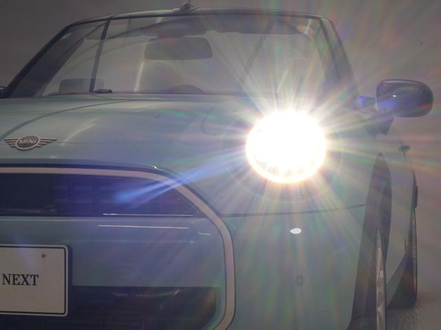 ＭＩＮＩ クーパーＣ　コンバーチブル　フェイバリット・トリム　認定中古車　２年保証　フェイバードトリム　ベージュ内装　１７インチＡＷ　アクティブクルーズコントロール　全周囲カメラ　前後センサー　アダプティブＬＥＤ　衝突軽減　車線逸脱　ステアリングヒーター（24枚目）