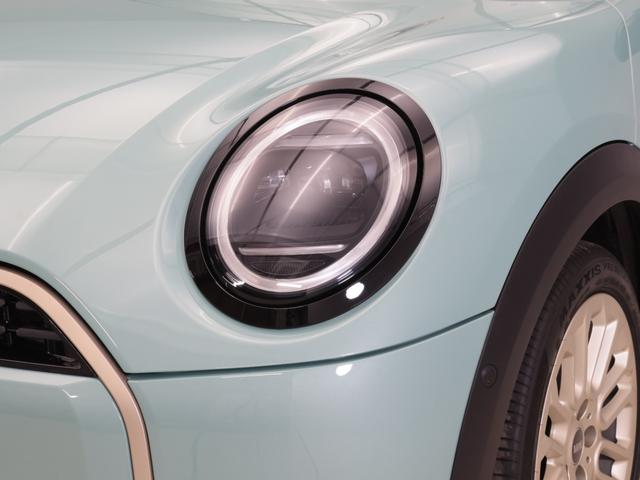 ＭＩＮＩ クーパーＣ　コンバーチブル　フェイバリット・トリム　認定中古車　２年保証　フェイバードトリム　ベージュ内装　１７インチＡＷ　アクティブクルーズコントロール　全周囲カメラ　前後センサー　アダプティブＬＥＤ　衝突軽減　車線逸脱　ステアリングヒーター（25枚目）