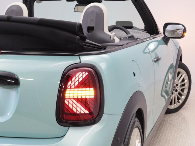 ＭＩＮＩ クーパーＣ　コンバーチブル　フェイバリット・トリム　認定中古車　２年保証　フェイバードトリム　ベージュ内装　１７インチＡＷ　アクティブクルーズコントロール　全周囲カメラ　前後センサー　アダプティブＬＥＤ　衝突軽減　車線逸脱　ステアリングヒーター（39枚目）