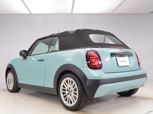 ＭＩＮＩ クーパーＣ　コンバーチブル　フェイバリット・トリム　認定中古車　２年保証　フェイバードトリム　ベージュ内装　１７インチＡＷ　アクティブクルーズコントロール　全周囲カメラ　前後センサー　アダプティブＬＥＤ　衝突軽減　車線逸脱　ステアリングヒーター（62枚目）