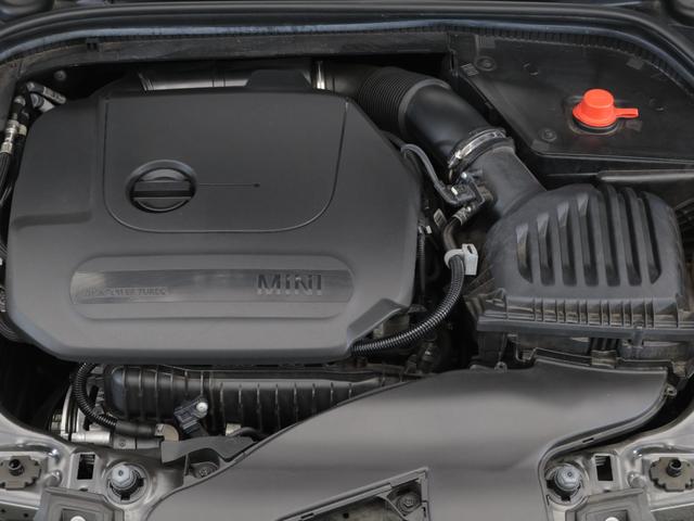 ＭＩＮＩ クーパー　レゾリュート・エディション　認定中古車　２年保証　ＲＥＳＯＬＵＴＥ　ＥＤＩＴＩＯＮ　１８インチＡＷ　クルーズコントロール　ヘッドアップディスプレイ　ナビ非装着　リヤカメラ　前後センサー　衝突軽減　車線逸脱　フロントシートヒーター（5枚目）