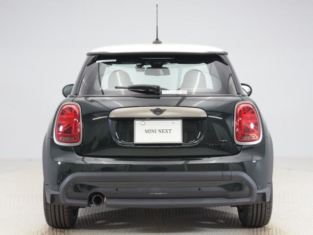 ＭＩＮＩ クーパー　レゾリュート・エディション　認定中古車　２年保証　ＲＥＳＯＬＵＴＥ　ＥＤＩＴＩＯＮ　１８インチＡＷ　クルーズコントロール　ヘッドアップディスプレイ　ナビ非装着　リヤカメラ　前後センサー　衝突軽減　車線逸脱　フロントシートヒーター（8枚目）