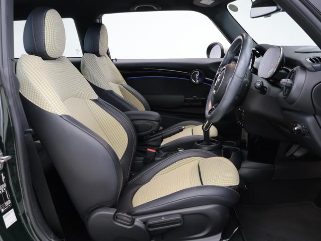 ＭＩＮＩ クーパー　レゾリュート・エディション　認定中古車　２年保証　ＲＥＳＯＬＵＴＥ　ＥＤＩＴＩＯＮ　１８インチＡＷ　クルーズコントロール　ヘッドアップディスプレイ　ナビ非装着　リヤカメラ　前後センサー　衝突軽減　車線逸脱　フロントシートヒーター（12枚目）