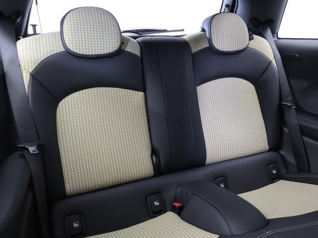 ＭＩＮＩ クーパー　レゾリュート・エディション　認定中古車　２年保証　ＲＥＳＯＬＵＴＥ　ＥＤＩＴＩＯＮ　１８インチＡＷ　クルーズコントロール　ヘッドアップディスプレイ　ナビ非装着　リヤカメラ　前後センサー　衝突軽減　車線逸脱　フロントシートヒーター（14枚目）